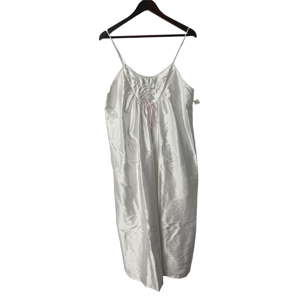 Vintage R Michael Alan white satin nightgown embrodiered Marshall Fields